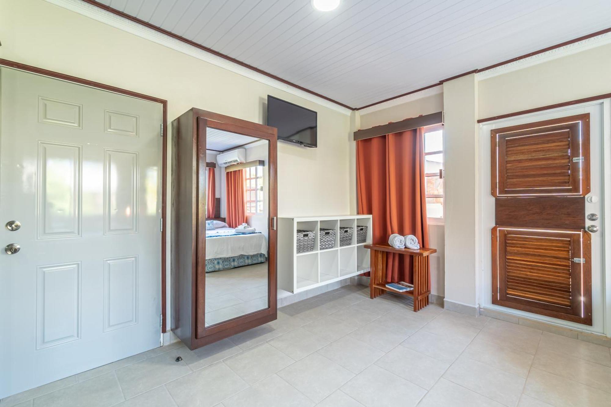 Island Magic Beach Resort Caye Caulker Exterior photo
